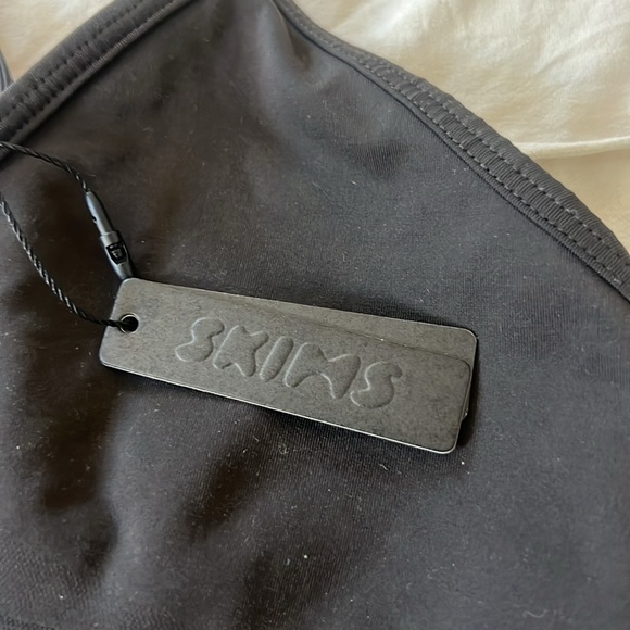 Skims Smoothing Bralette Sporty - Picture 15 of 16